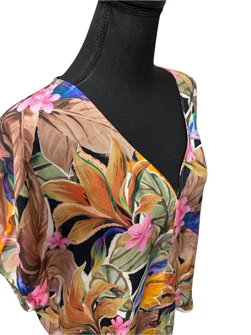 Karen Kane 100% Cupro Tropical Floral V-Neck Blouse Top M Luxe Resort Boho - Picture 7 of 11